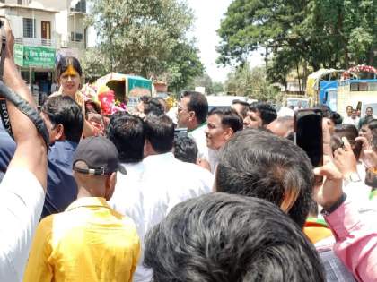 डाळमोडी येथे डॉ. बाबासाहेब आंबेडकर यांना अभिवादन