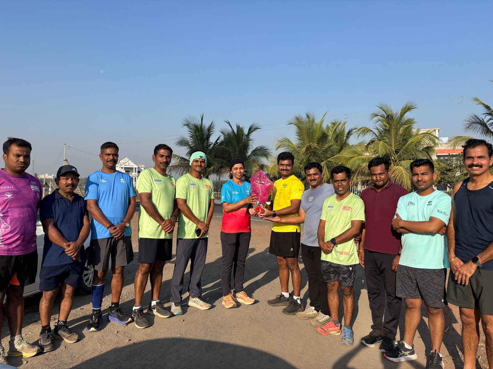 महिला दिनानिमित्त फलटण रनर्स फाऊंडेशनकडून सौ. अनुजा त्रिपुटे यांचा सत्कार