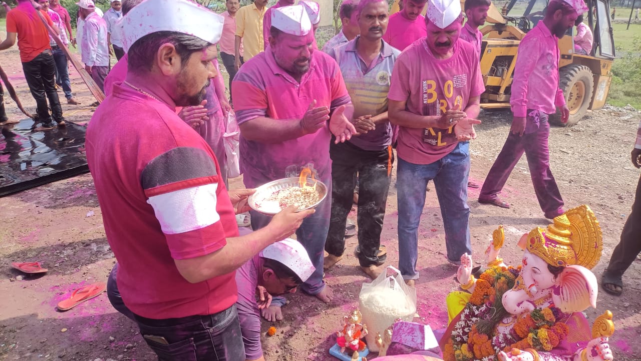 गणपती बाप्पा मोरया, मंगलमूर्ती मोरया, पुढल्या वर्षी लवकरया च्या गजरात फलटण येथे गणपती विसर्जन संपन्न 