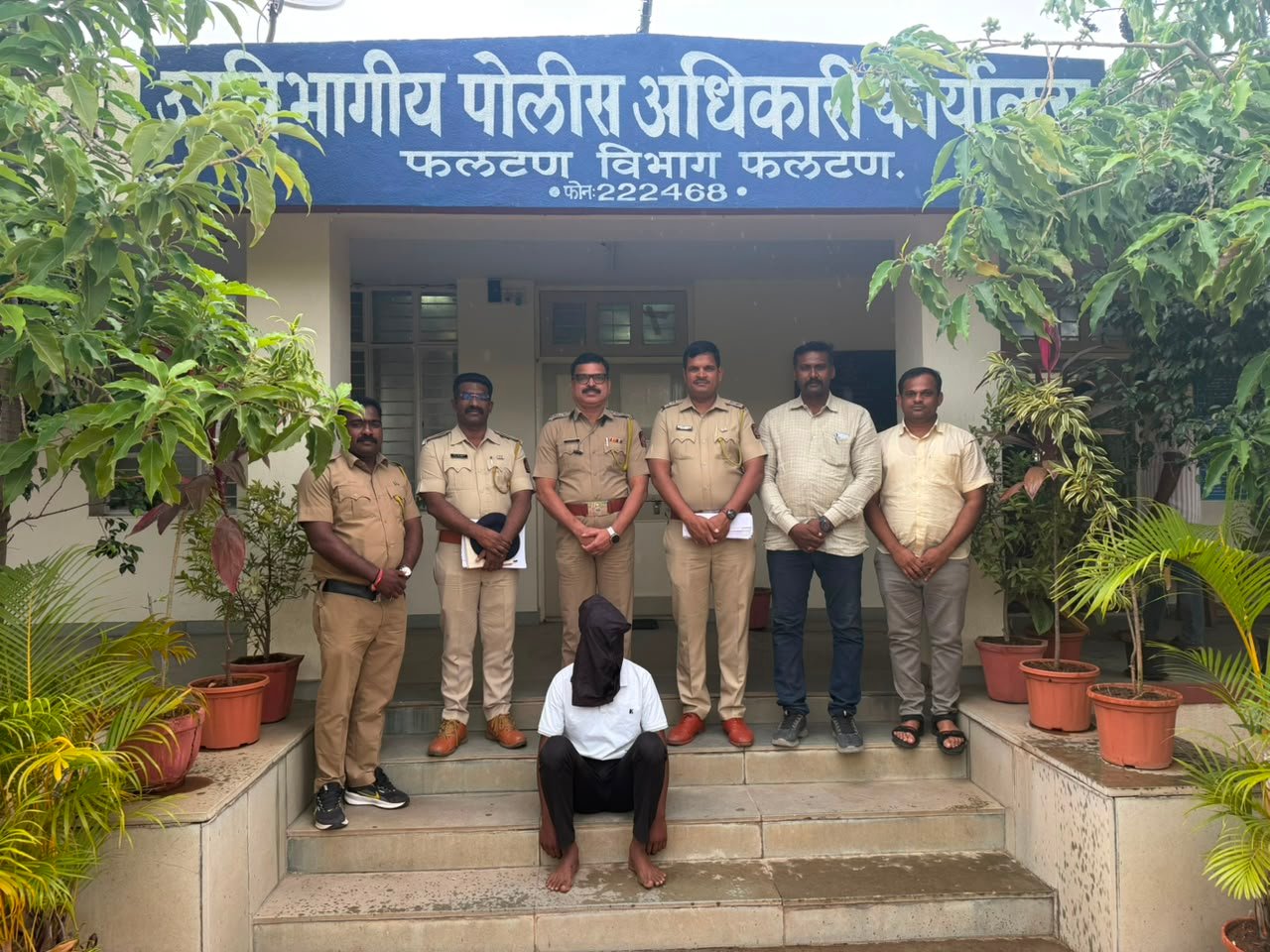 महिलेच्या डोळ्यात चटणी टाकून सोन्याचा दागिना लुटणारा चोरटा गजाआड