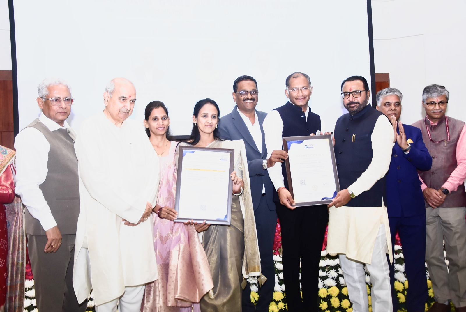 निर्विकार ज्ञानसंकुलला राष्ट्रीय आयुर्वेद विद्यापीठाच्या प्रशिक्षण मान्यता मंडळाकडून चार आयुर्वेद अभ्यासक्रमांसाठी अधिकृत मान्यता : मान्यवरांच्या हस्ते प्रमाणपत्र प्रदान