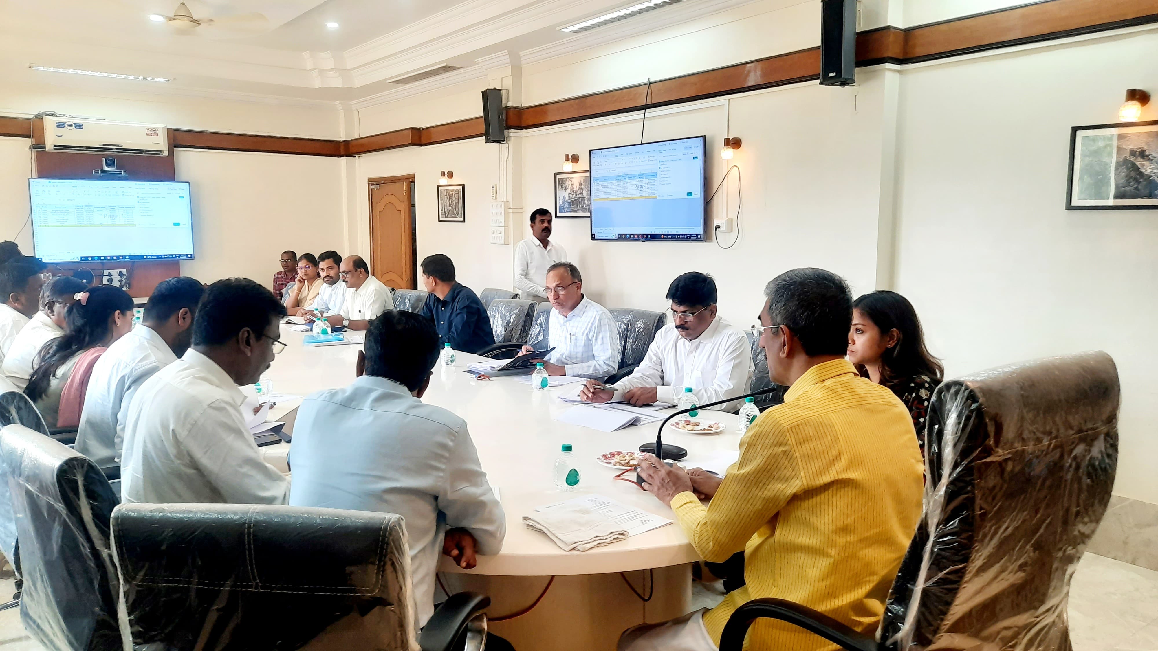 टंचाईपूर्वी जल जीवन मिशनीची कामे पूर्ण करा - पालकमंत्री शंभूराज देसाई