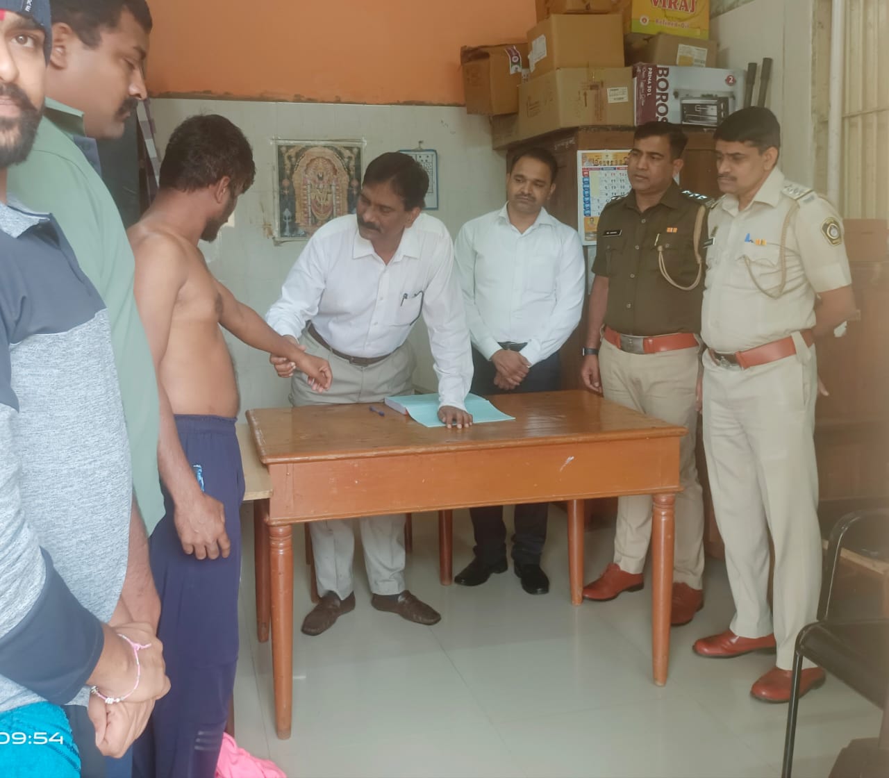 सातारा कारागृहातील बंदींवर त्वचारोग तपासणी शिबिरात उपचार