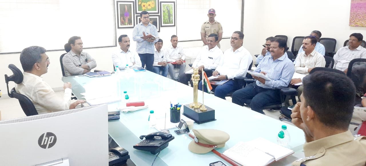 पाटण कृषि उत्पन्न बाजार समितीचा पालकमंत्र्यांनी घेतला आढावा