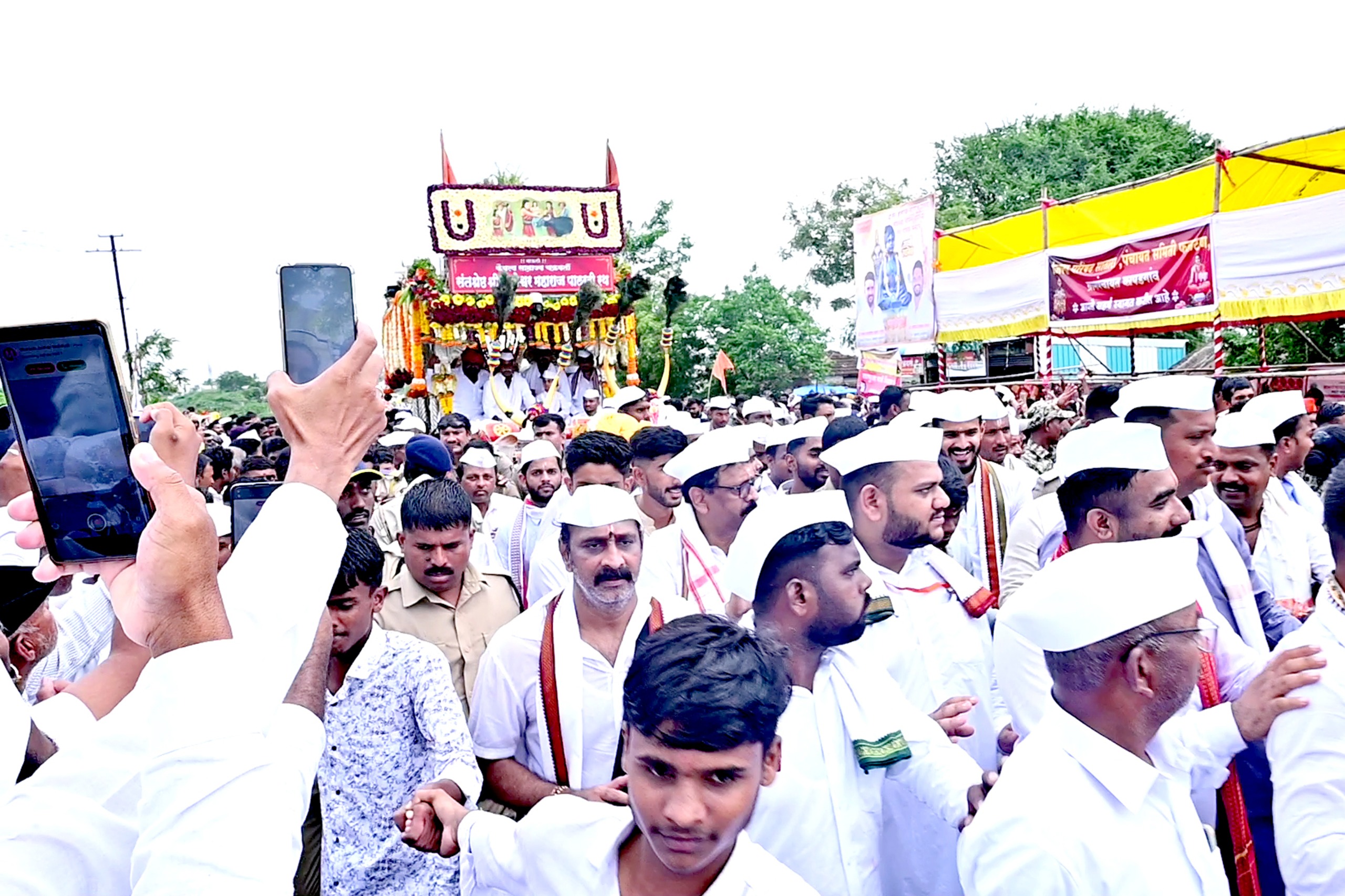 ज्ञानेश्वर माउली पालखी सोहळ्याचे फलटण तालुक्यात उत्साही स्वागत