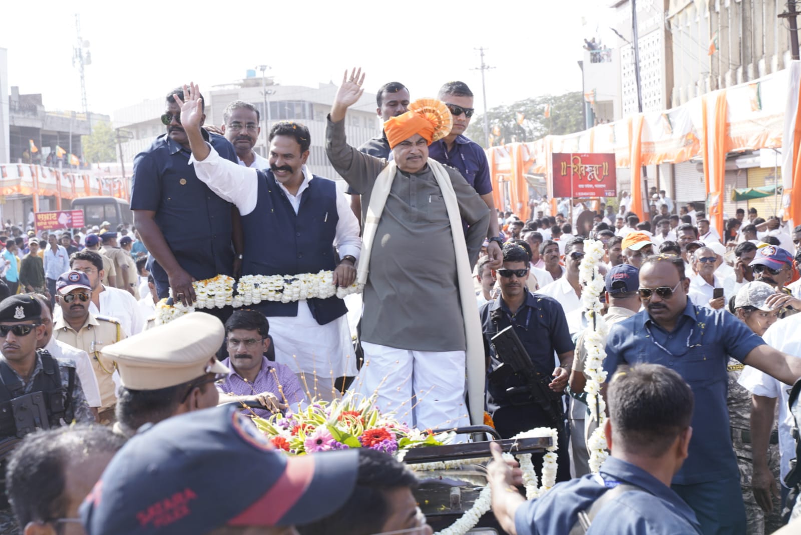 ना. नितीन गडकरी यांच्या स्वागतला हजारोंची गर्दी : फलटणकरांसाठी ऐतिहासिक क्षण