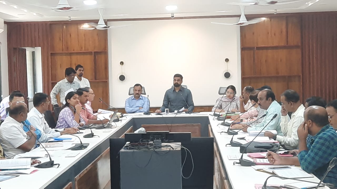हात फार रखरखीत झालेत? हे  घ्या मऊ  मुलायम हातांसाठी सोपे उपाय