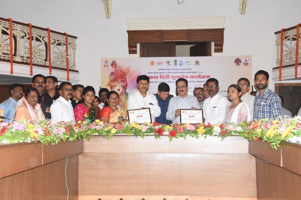 पालखी सोहळ्याच्या निमित्ताने स्वच्छता दिंडीचा शुभारंभ