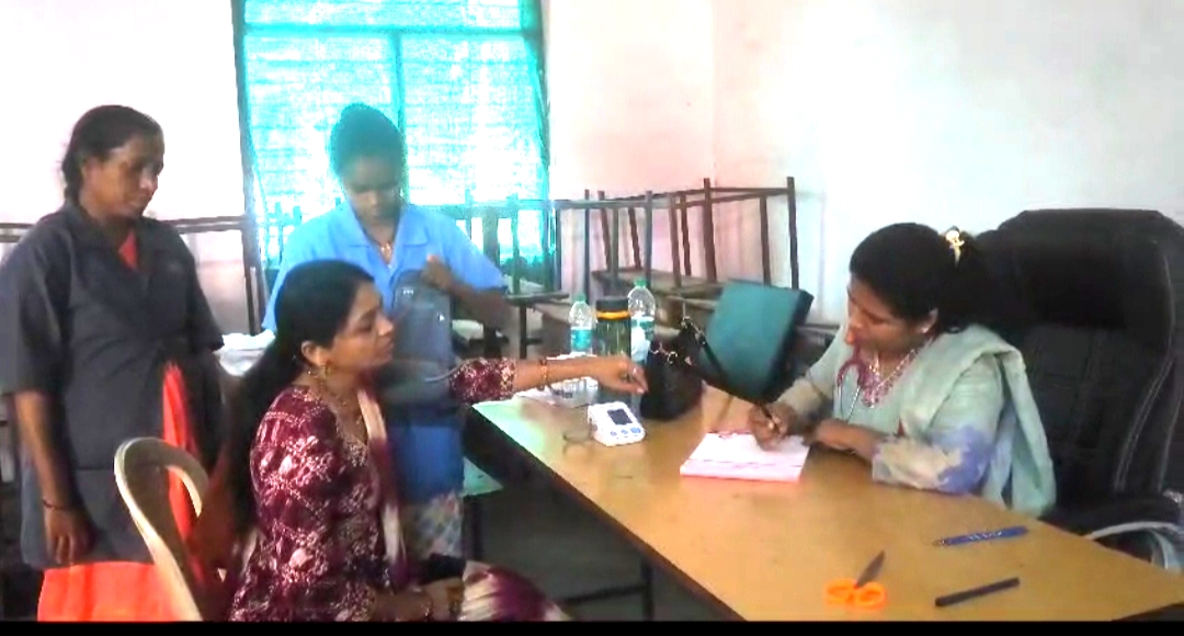वाठार स्टेशन येथे आरोग्य महामेळाव्याला नागरिकांचा अपूर्व प्रतिसाद : डॉ विश्वनाथ सरांच्या रूपात गरजूंना आरोग्य संजीवनीचा वरदहस्त