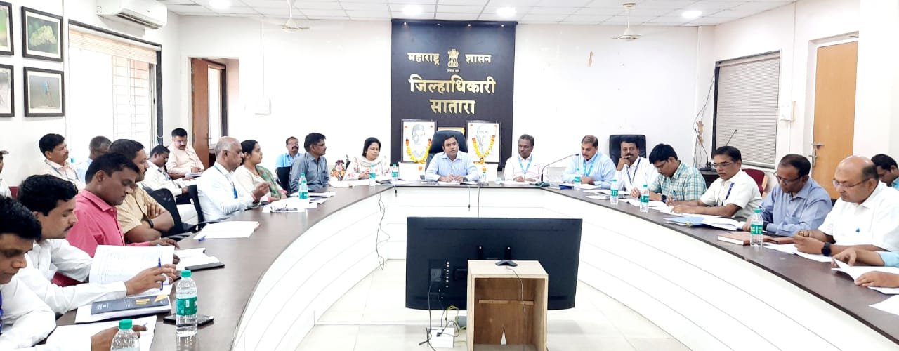 बँकांनी सामाजिक जबाबदारी समजुन  काम करावे - जिल्हाधिकारी रुचेश जयवंशी