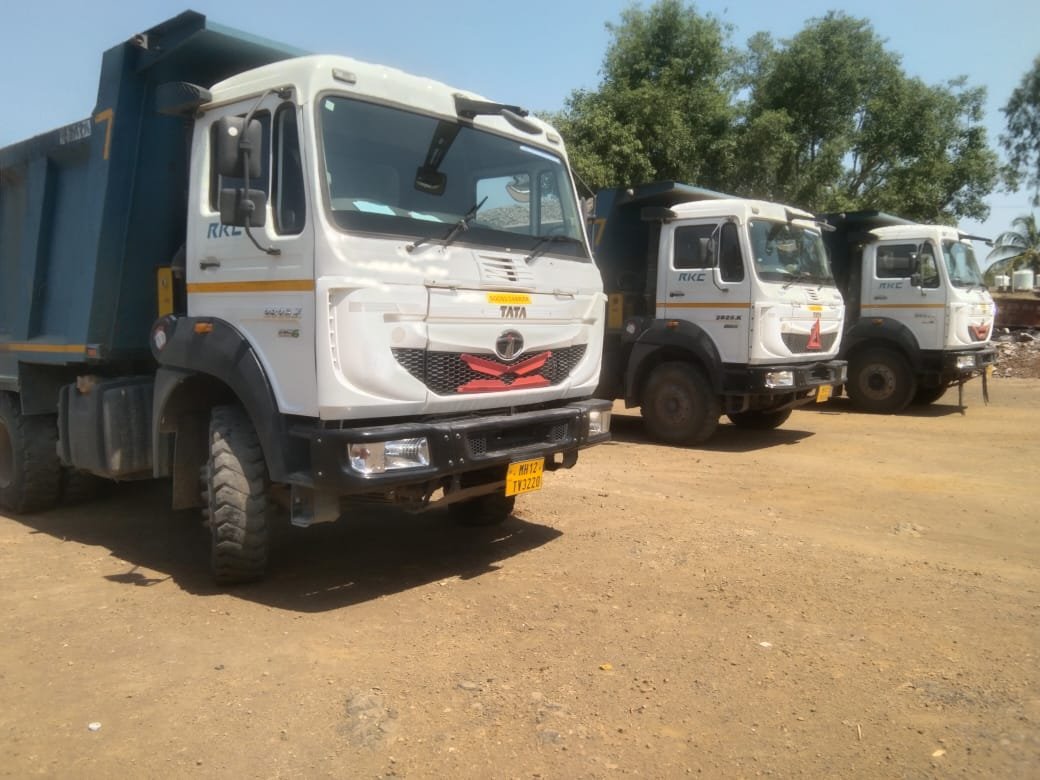 अवैध गौणखनिज वाहतूक करताना आर. के. सी इन्फ्रा स्ट्रक्चरच्या तीन गाड्या पकडल्या 