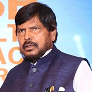 केंद्रीय सामाजिक न्याय राज्यमंत्री रामदास आठवले  यांच्या गाडीचा अपघात