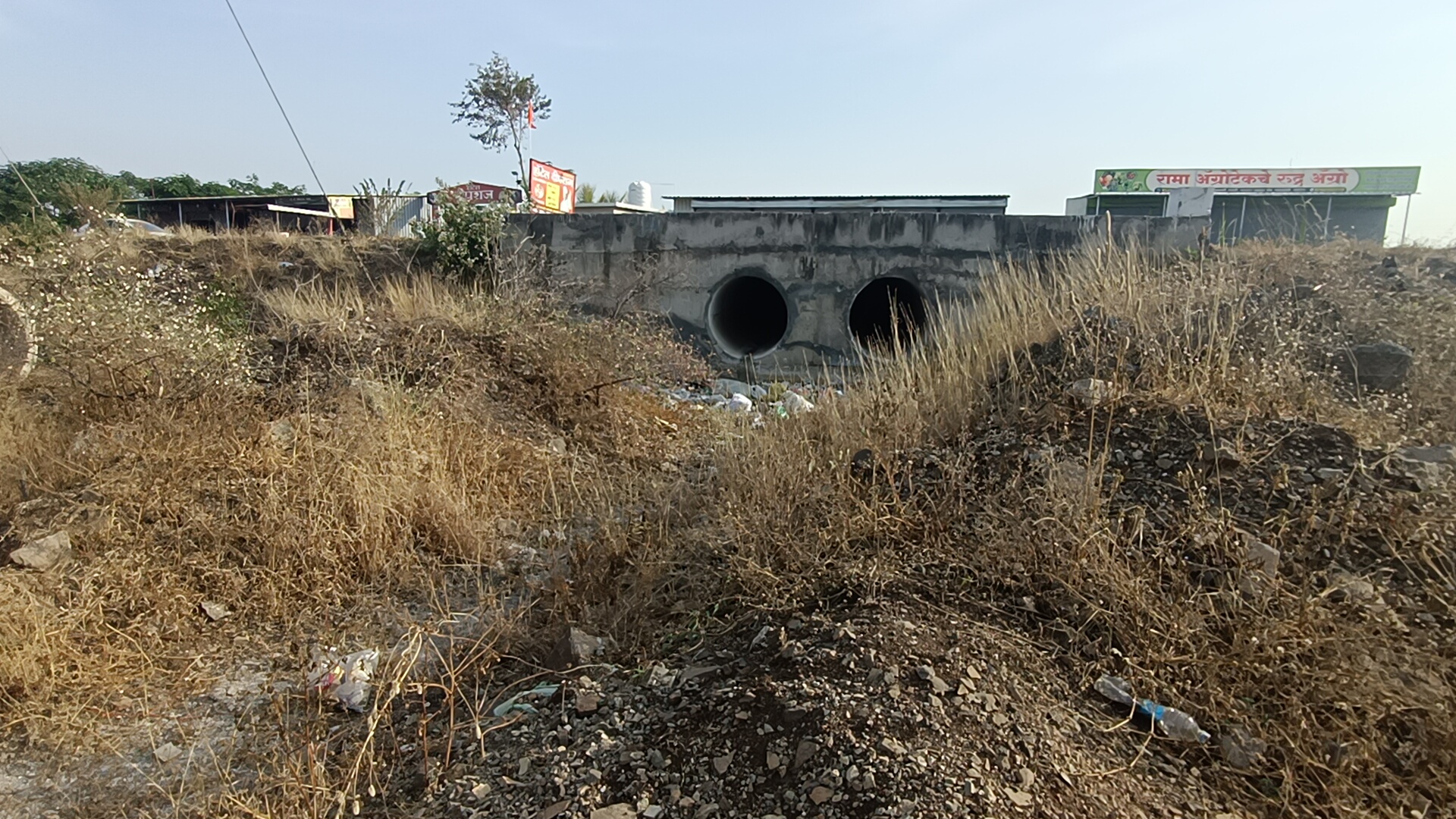 वडिलांच्या निधनानंतर हिना खानवर कोरोनाचं संकट