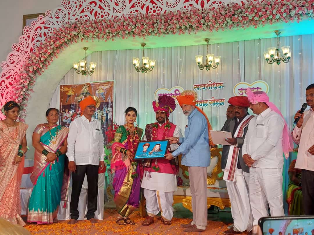 ओबीसी जनमोर्चाच्या वतीने फलटण तहसिलदार यांना निवेदन