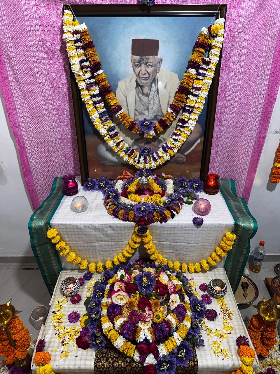 प. पू. उपळेकर काकांच्या सुवर्ण पादुकांची महापूजा