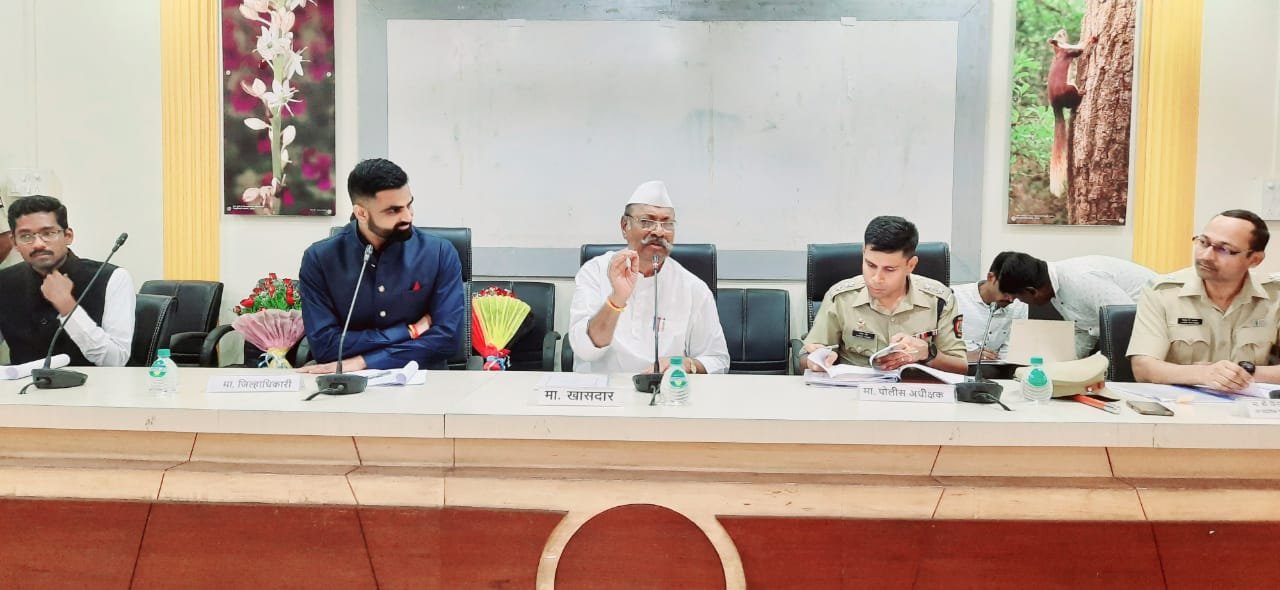 संसदीय जिल्हा रस्ता सुरक्षा समितीची बैठक संपन्न  जिल्ह्यातील अपघातांचे प्रमाण कमी करण्यासाठी उपाययोजना करा - खासदार श्रीनिवास पाटील