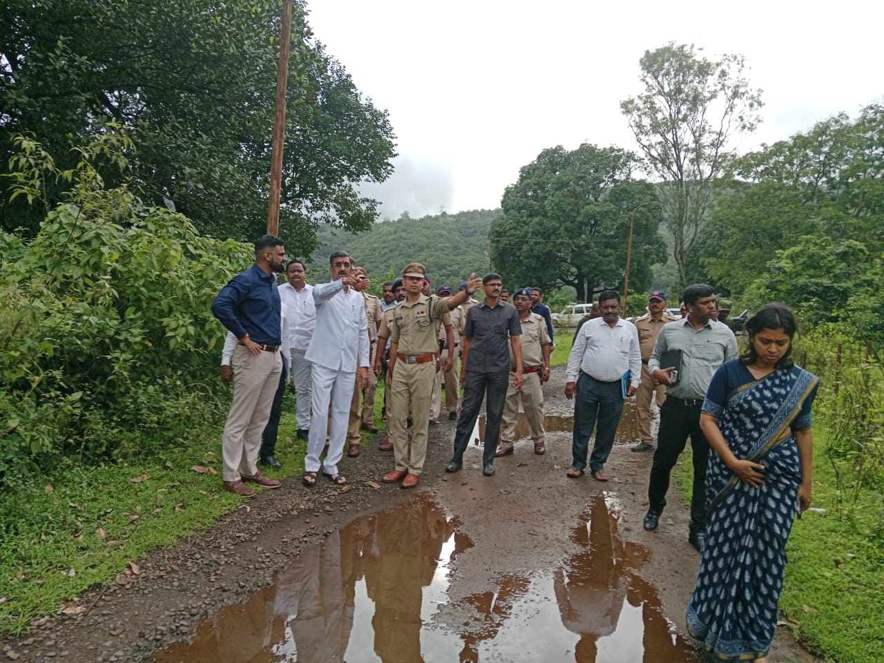 कोयना नदीवर उभारण्यात येणारे जल पर्यटन केंद्र लवकर सुरू करा -पालकमंत्री शंभूराज देसाई