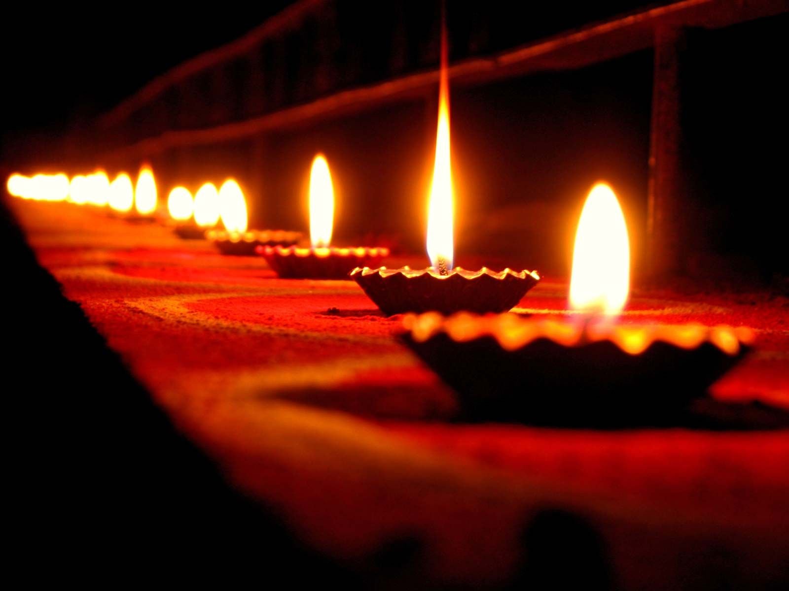 दिवाळी  अर्थात् दीपोत्सव : डॉ प्रसाद जोशी 