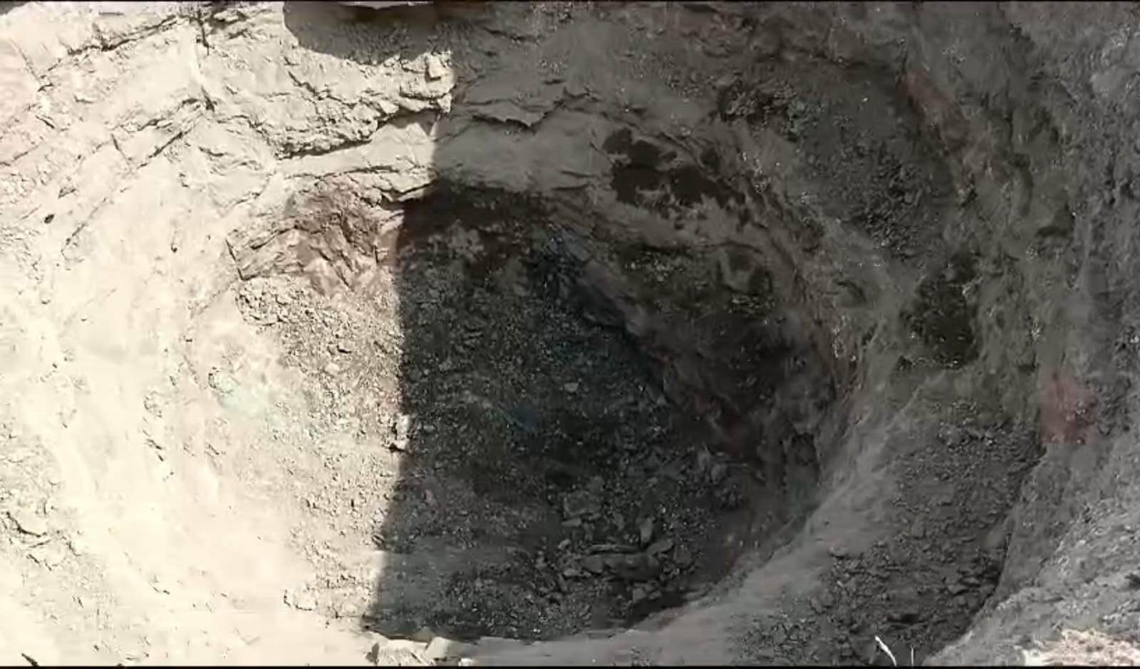 अनधिकृत विहीर प्रकरणी गुन्हा दाखल करण्याची मागणी : साठवण टॅंकच्या भिंतीला तडे
