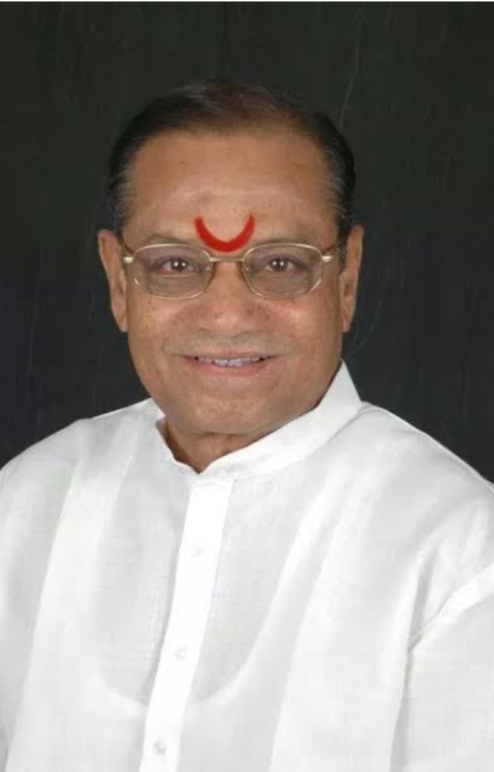 स्व. प्रेमलाकाकी, स्व. आनंदराव चव्हाण व स्व. रामचंद्र पाटील यांच्या स्मृतिदिनानिमित्त विजयनगरला वृक्षारोपण