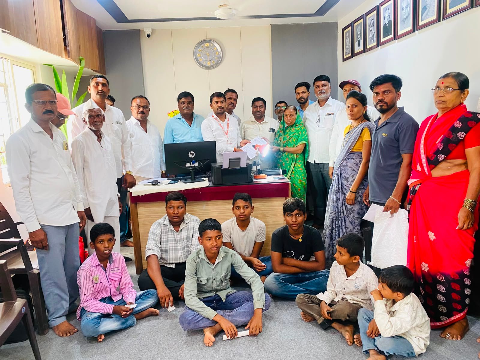 विडणी येथे आधार नोंदणी व अद्यावत शिबिरास उत्स्फूर्त प्रतिसाद