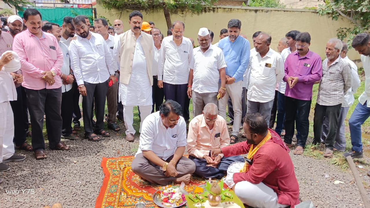 मा. खा. रणजितसिंह नाईक निंबाळकर व समशेरसिंह नाईक निंबाळकर यांच्या हस्ते विविध विकास कामांचा शुभारंभ 