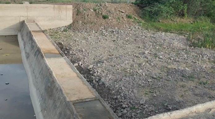 सासकलच्या बंधाऱ्याला गळती : मक्तेदारावर कारवाईची ग्रामस्थ्यांची मागणी 