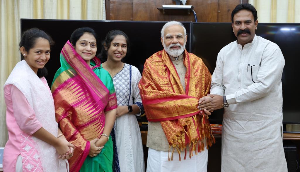साहेब... एसटीचे राज्य सरकारमध्ये विलीनीकरण करण्यासाठी सरकारला सुबुद्धी द्या