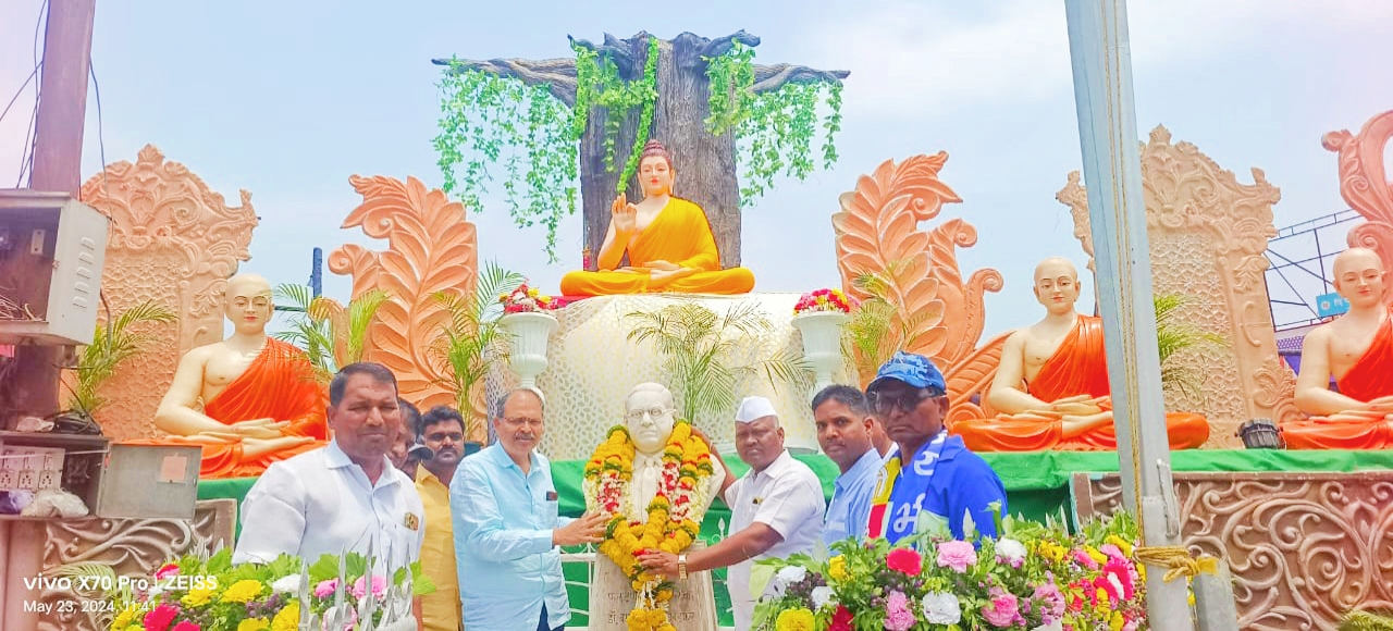 गौतम बुद्ध जयंती निमित्त फलटण येथे अभिवादन 